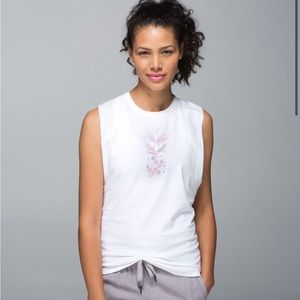Lululemon Muscle Hustle Tee - Pineapple Print